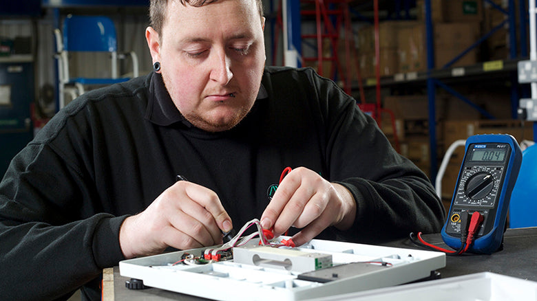 5 Benefits of service contracts for industrial weighing scales