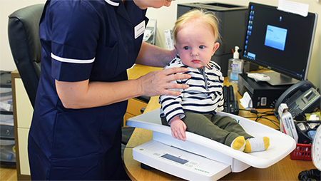 Buyer’s guide: Baby weighing scales for using at home