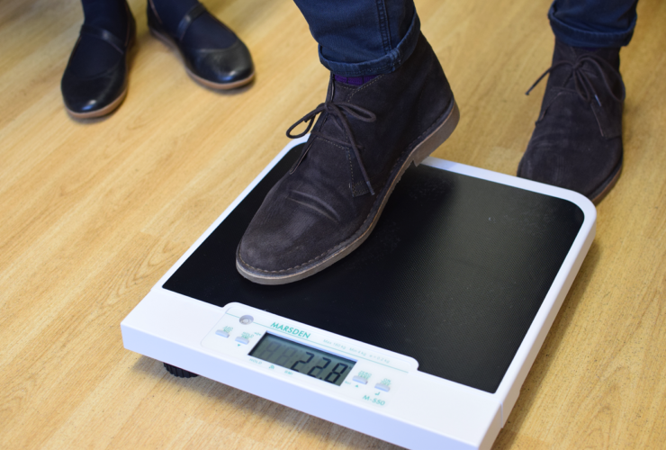 Mechanical vs digital medical weighing scales: Who wins?
